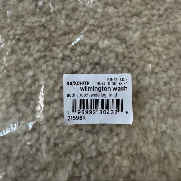 NWT-SPANX Auth Wife Leg Jeans-XS/TP ( fits 2-6) -Wilmington Wash - Picture 7 of 7